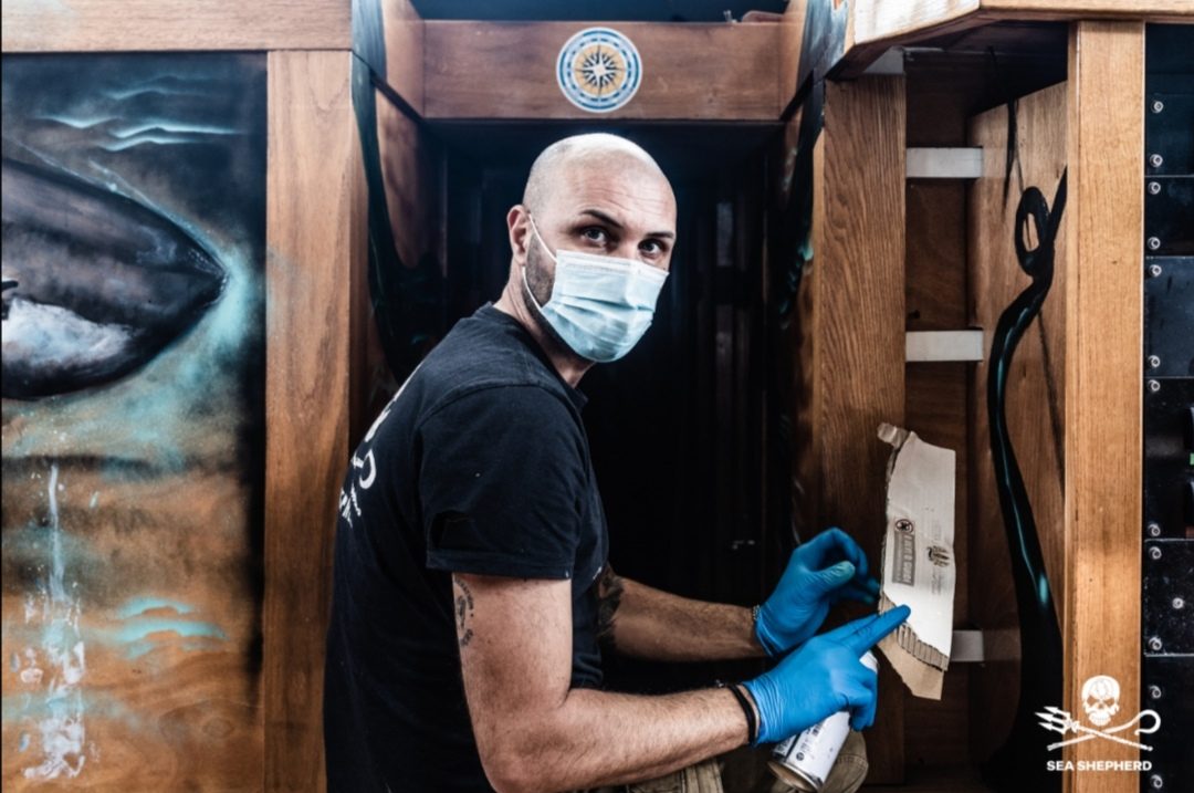Marco Tarascio in arte Moby Dick, all’interno della Conrad (credits Laura Marchini per Sea Shepherd)