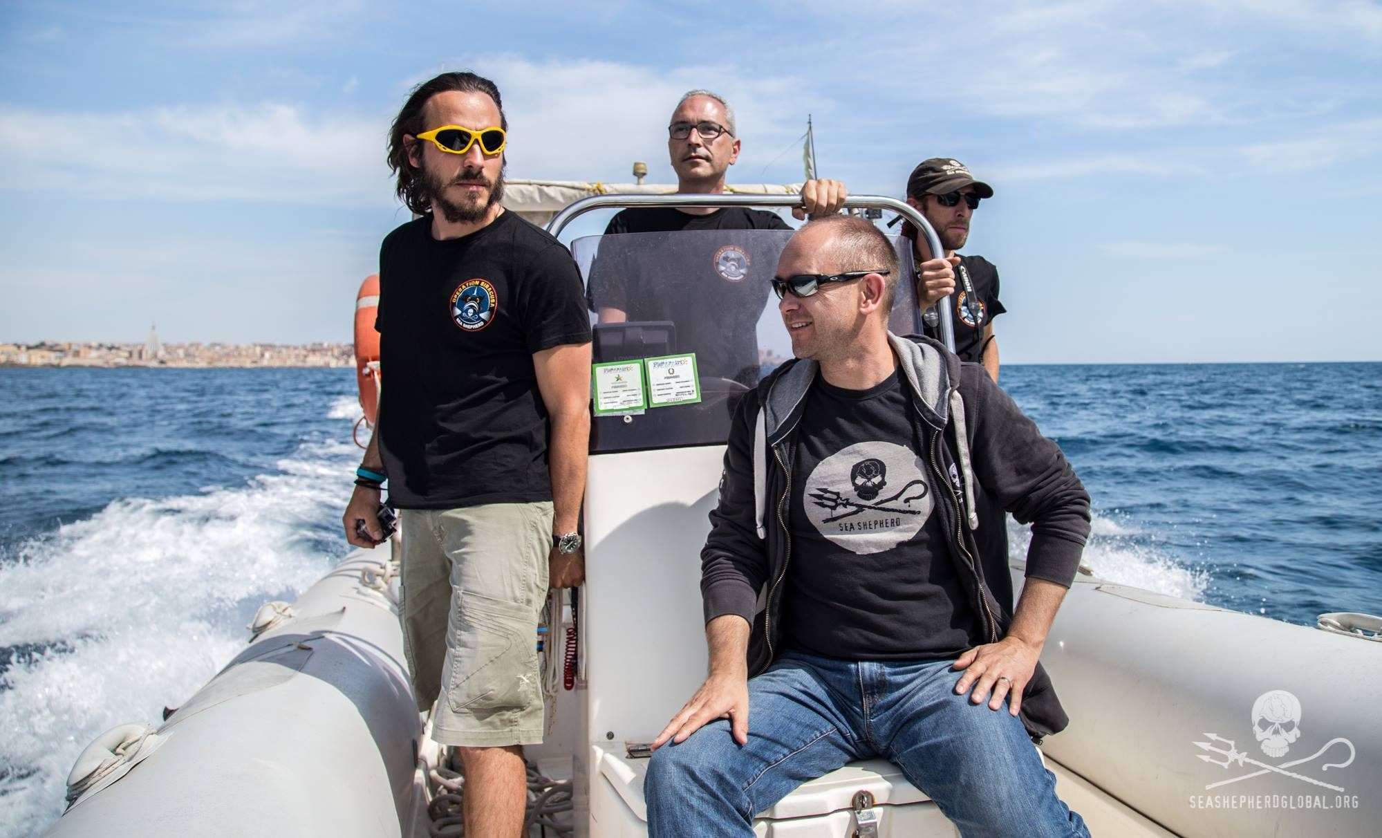 Un equipaggio in azione (credits:@SeaShepherdItalia)