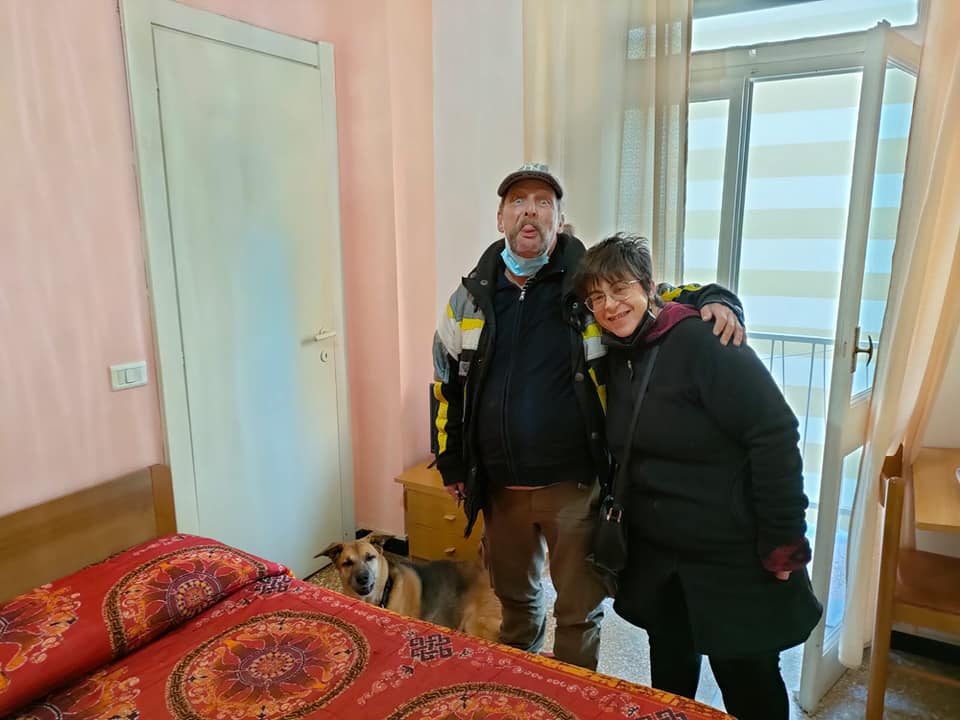 Carla, Bernard e Manola in hotel