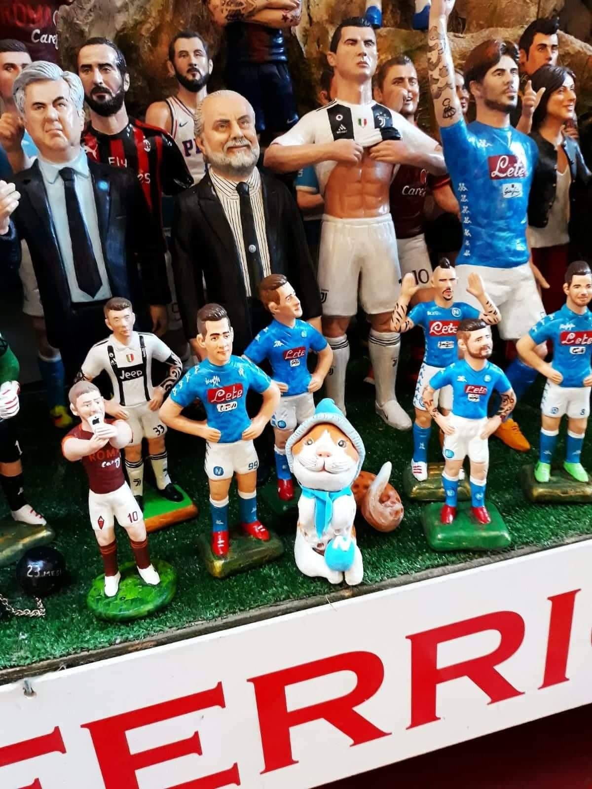 Eduard tra le statuine