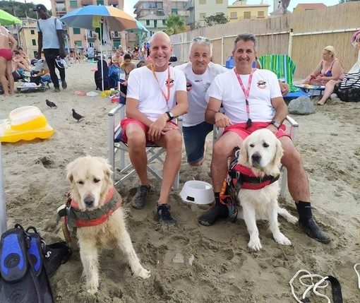 Yuma e Max ad Albissola hanno riportato a riva un papà con i suoi bambini